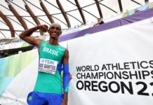 Brasileiro Alison dos Santos conquista ouro histórico nos 400 metros com barreiras no Mundial de Atletismo