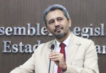 Elmano Freitas vai disputar o Governo do Estado pelo PT, anuncia Camilo Santana