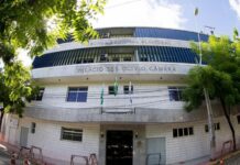 TRE-CE determina perda de tempo de propaganda no rádio e TV para Elmano e Camilo