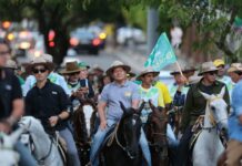 Vice-presidente Hamilton Mourão participa de cavalgada em apoio a Bolsonaro em Fortaleza