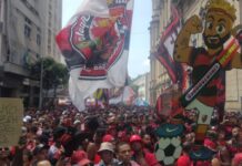 Com ruas cheias e trio elétrico, torcida do Flamengo transforma Rio em carnaval em festa do título da Libertadores