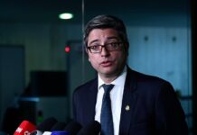 Líder do governo chama equipe de transição de “confraria” sem diálogo