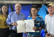 Prefeitura de Crateús entrega títulos de propriedade a moradores do Conjunto Esperança