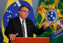 Bolsonaro reúne ministros e comandantes para discutir decisão de Moraes; PL debate ação jurídica