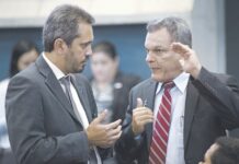 Elmano de Freitas pede participação do PDT no governo, mas José Sarto cobra apoio do PT na Câmara