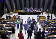 Deputados aprovam regulamentação do “orçamento secreto”