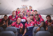 Fortaleza desembarca no Uruguai para estreia na Libertadores com saudação de piloto e torcida