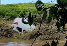 Carro que foi arrastado por corretenza em Piquet Carneiro é encontrado; motorista segue desaparecido