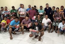 Prefeito Alexandre Félix entrega novo fardamento aos Agentes de Limpeza Pública de Ararendá