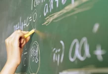 Governador Elmano anuncia reajuste de 14,95% do piso salarial dos professores da rede estadual de ensino