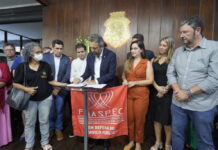 Elmano anuncia reajuste de 5,8% aos servidores do Estado após reunião com a categoria