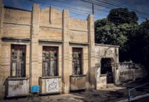 Vultos em foto feita em casarão antigo viralizam em Tauá; veja fotos