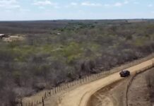 Prefeitura de Novo Oriente realiza piçarramento da estrada que liga Caraúbas a Bananeiras